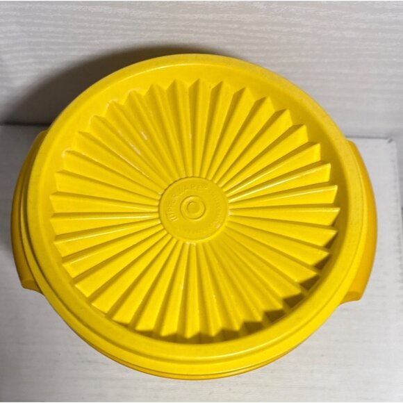 Vintage Tupperware Servalier Yellow Bowl With Push Lid Model 886-15 Canada - Picture 3 of 9